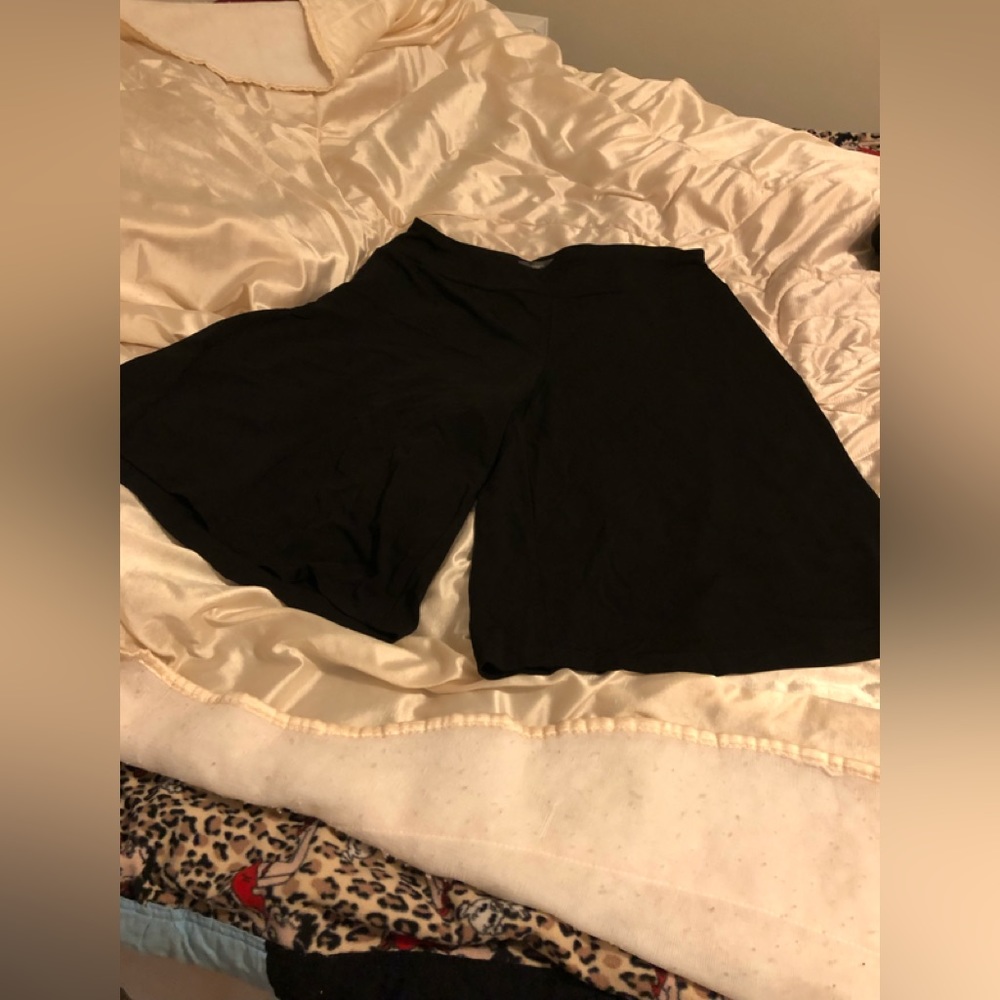 Wide leg trouser shorts women’s plus petite 2 black Liz Claiborne